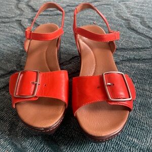 Adorable dansko sandals!